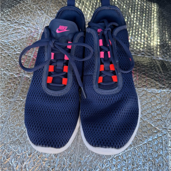 Nike Air Max Motion 2 sneakers in the "Navy Pink Blast" colorway. Size 8.5 women - Picture 4 of 7